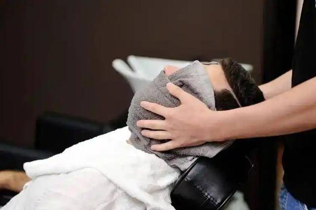 眼睛干澀與長時間吹空調有何關系<strong></p>
<p>室內環境改善
</strong>?如何改善室內環境?:室內環境改善